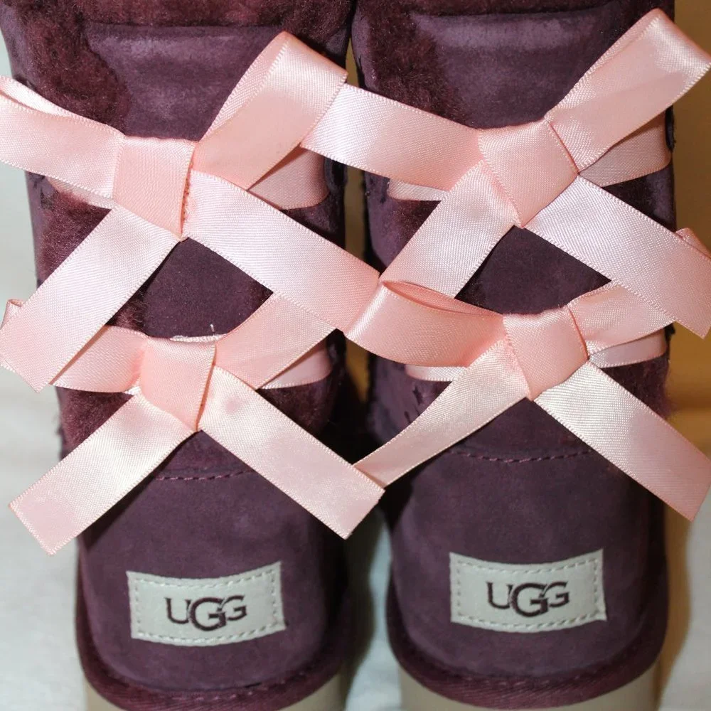 NIB UGG YOUTH 4 WOMEN'S 6 BAILEY BOW MOON AND STARS METALLIC CLASSIC SHORT BOOTS